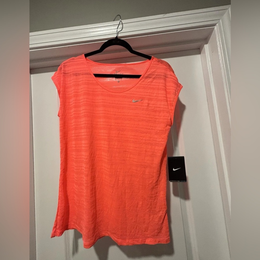 Nike Women’s Medium New with Tags Work Out Shirt Dri Fit